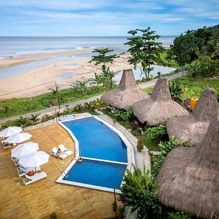 Three Queen Villa And Homestay Waikabubak Eksteriør billede