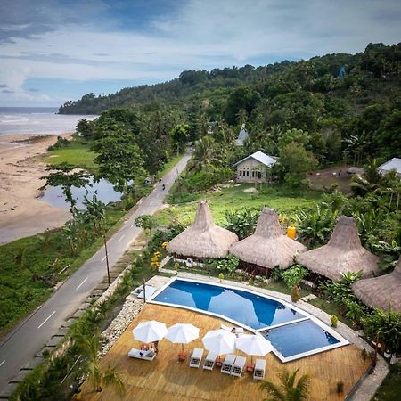 Three Queen Villa And Homestay Waikabubak Eksteriør billede