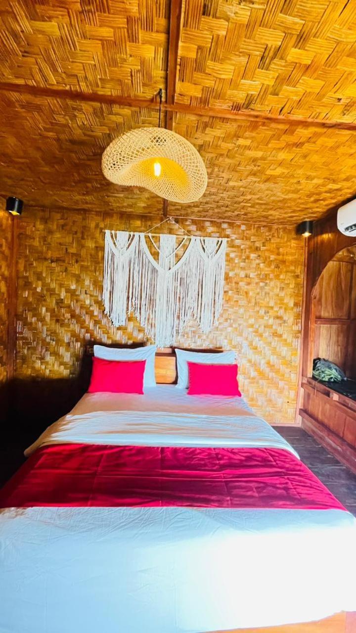 Three Queen Villa And Homestay Waikabubak Eksteriør billede