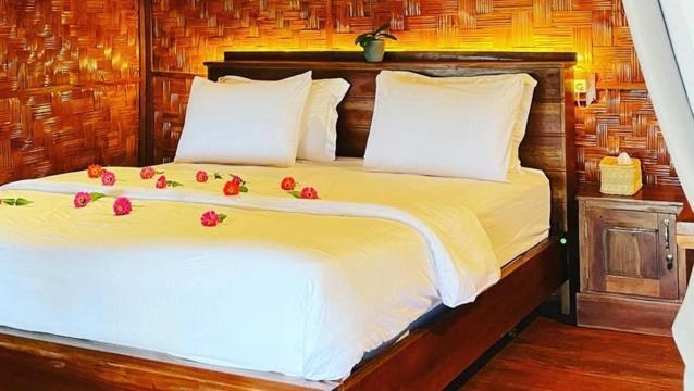Three Queen Villa And Homestay Waikabubak Eksteriør billede
