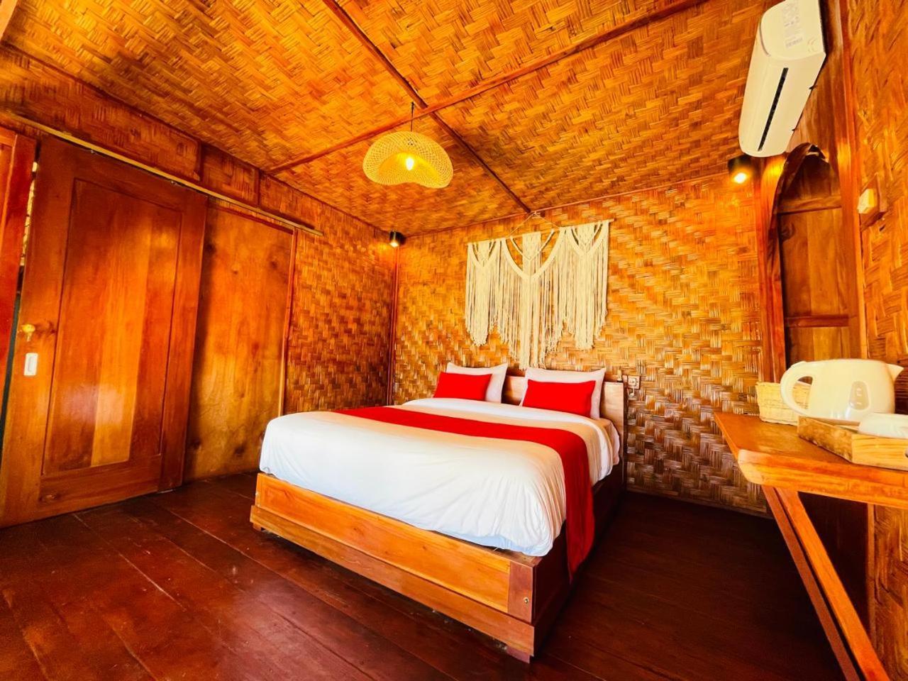Three Queen Villa And Homestay Waikabubak Eksteriør billede