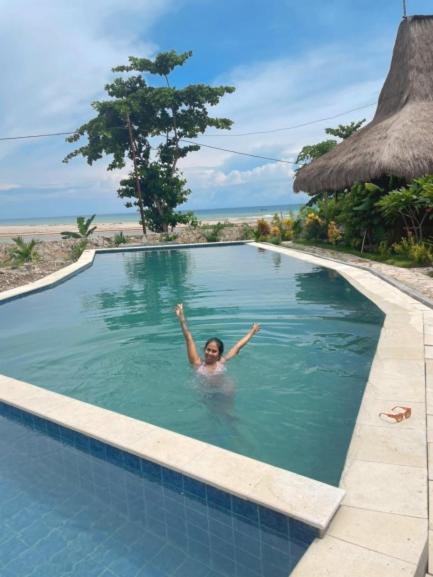 Three Queen Villa And Homestay Waikabubak Eksteriør billede