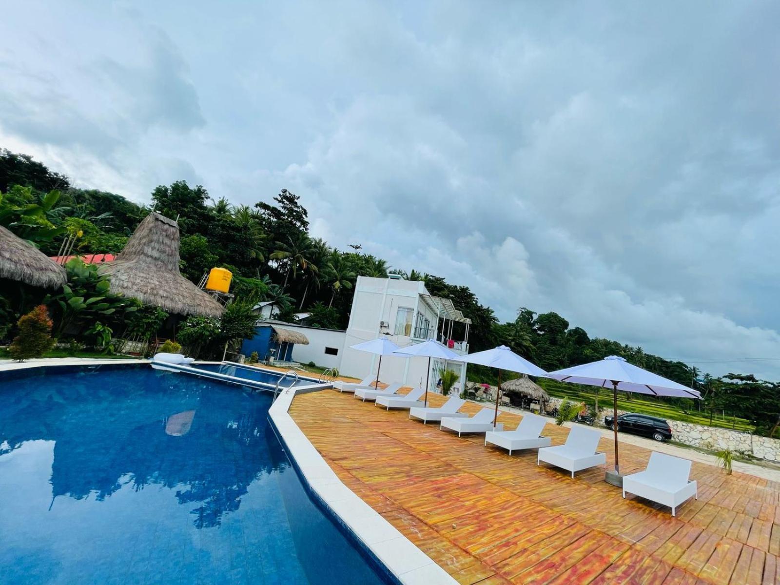 Three Queen Villa And Homestay Waikabubak Eksteriør billede
