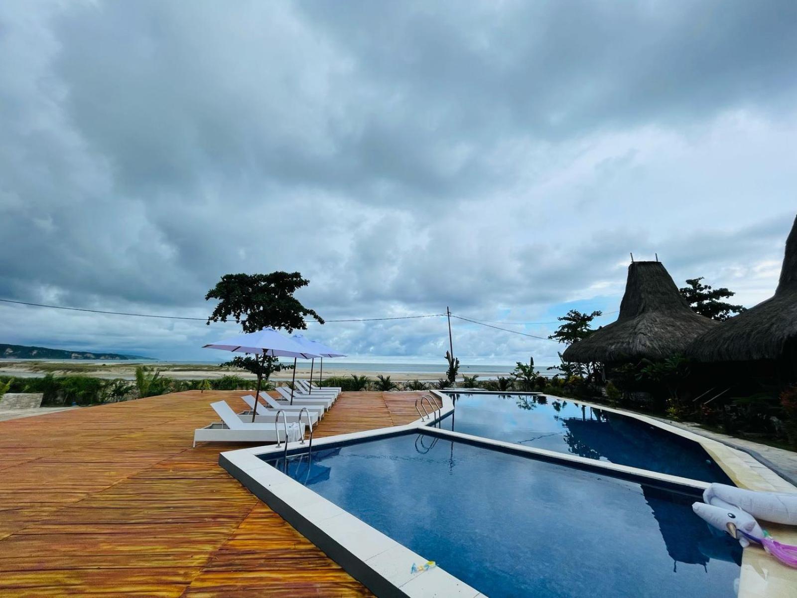 Three Queen Villa And Homestay Waikabubak Eksteriør billede