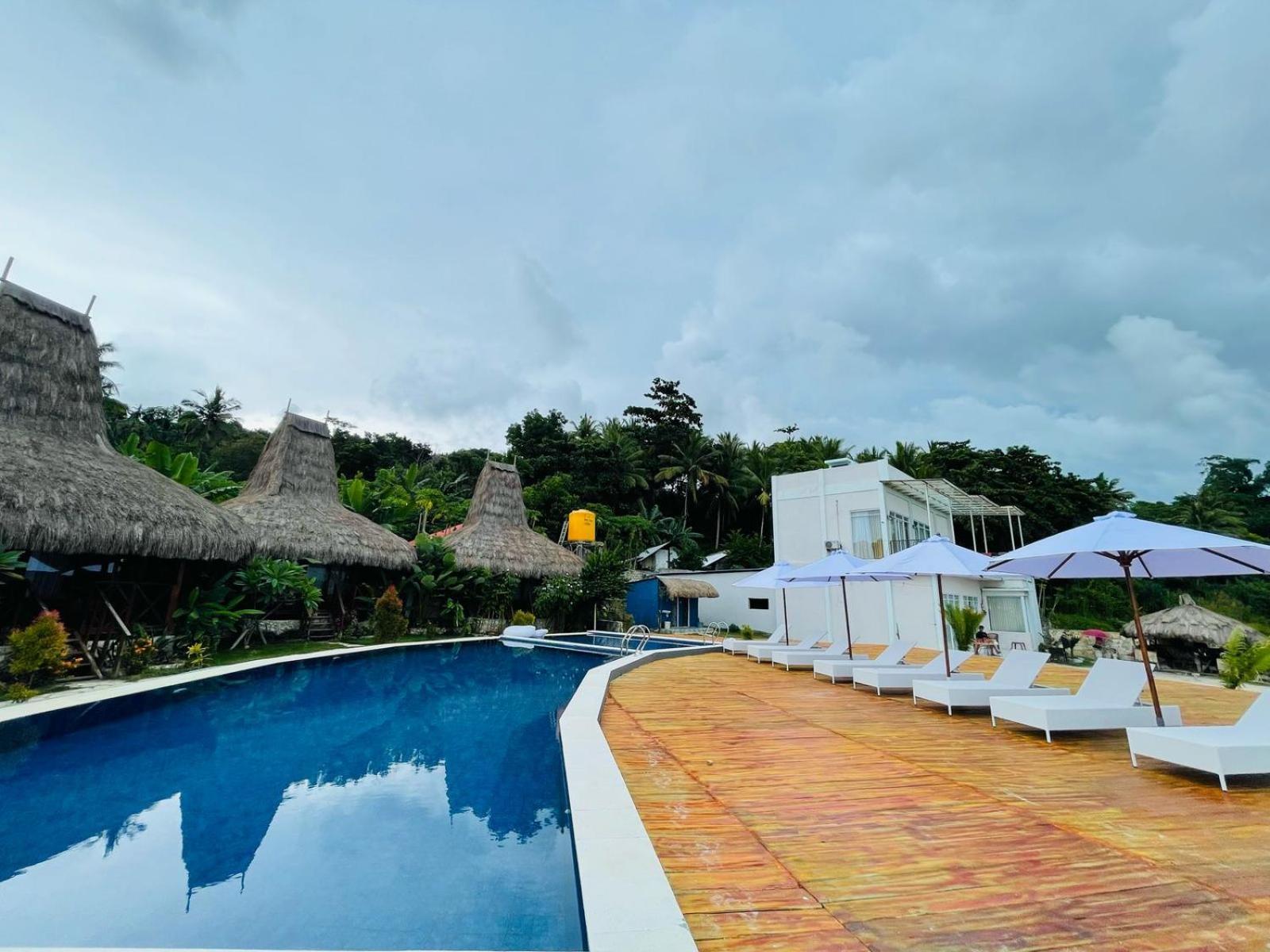 Three Queen Villa And Homestay Waikabubak Eksteriør billede