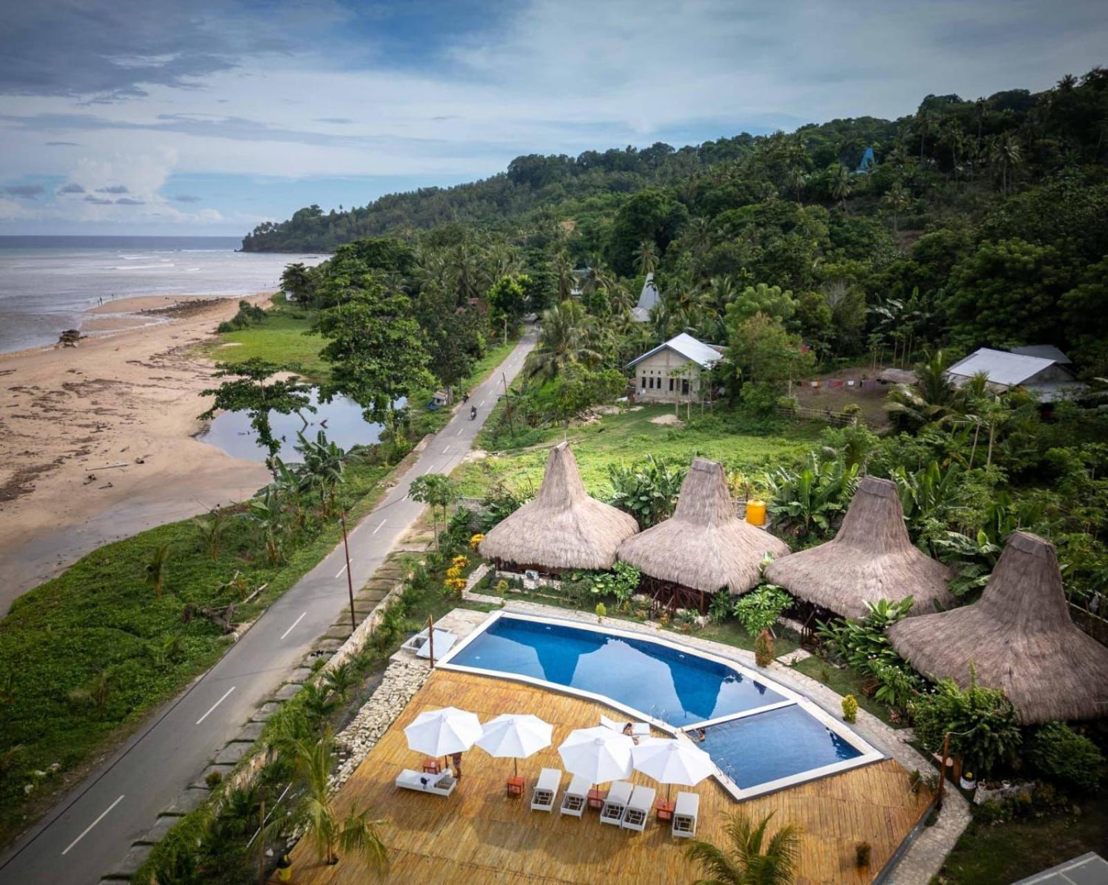 Three Queen Villa And Homestay Waikabubak Eksteriør billede